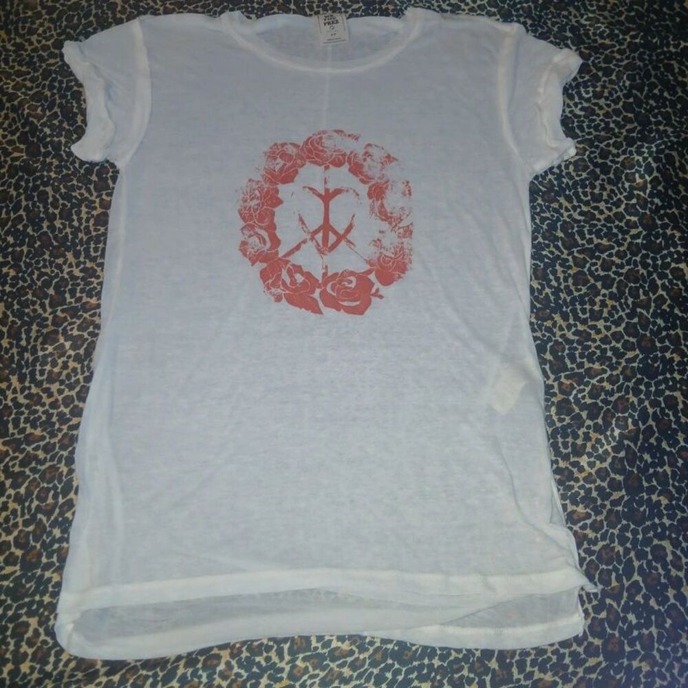 Women's we the Free by Free people Rose graphic peace Tee size small